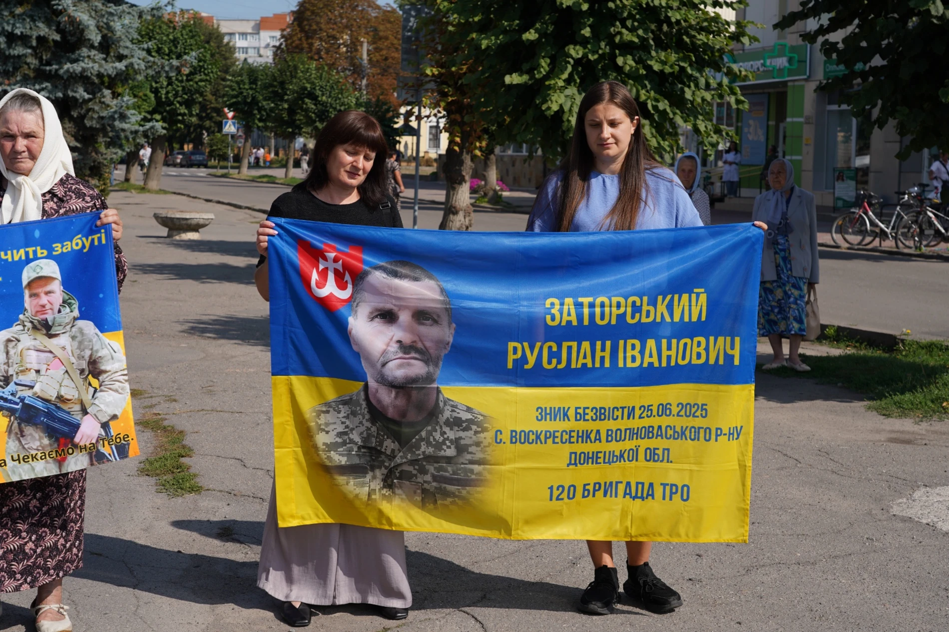 «Ми не припинимо чекати»: у Барі підтримали родини зниклих безвісти та полонених захисників