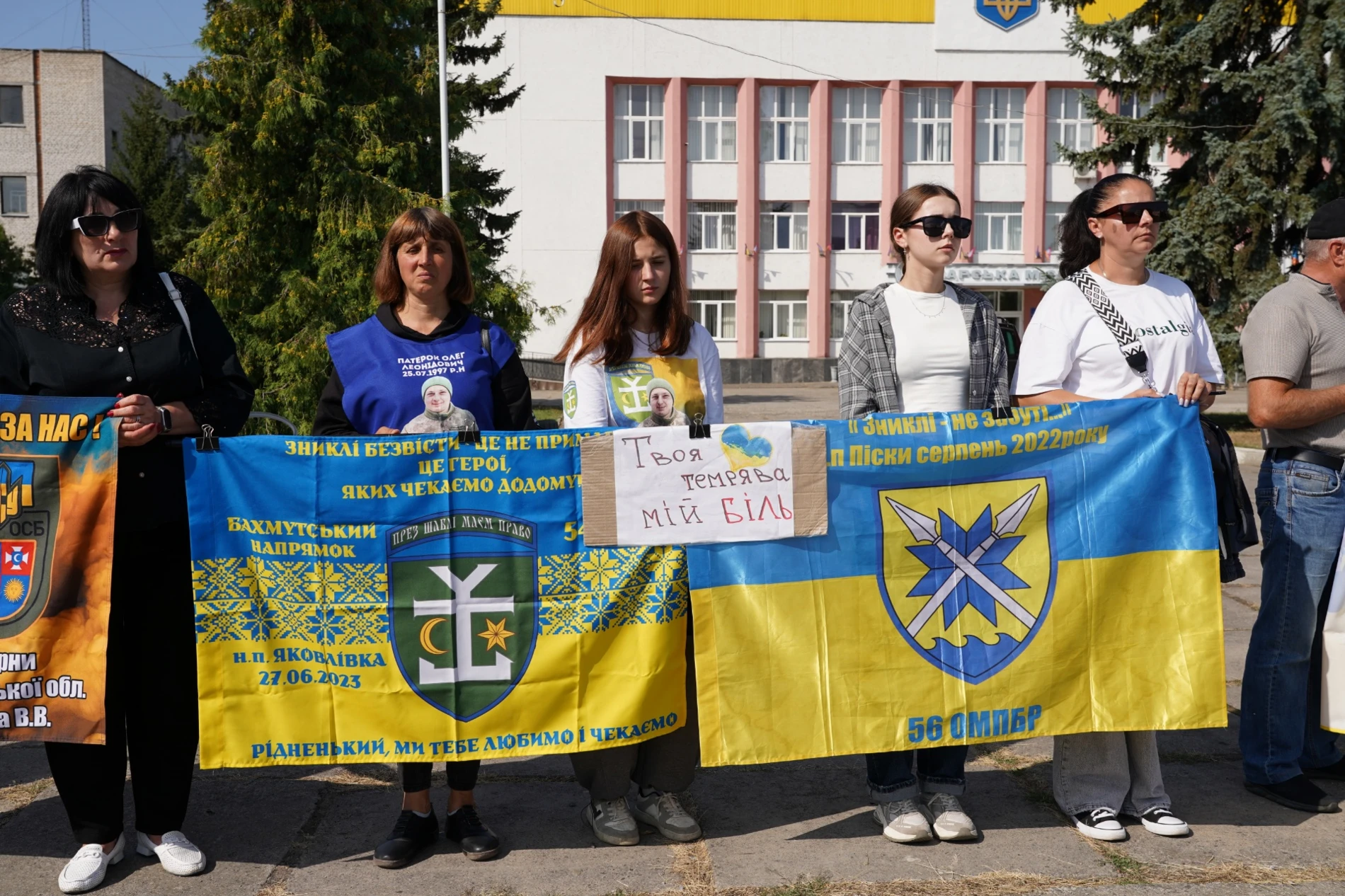 «Ми не припинимо чекати»: у Барі підтримали родини зниклих безвісти та полонених захисників