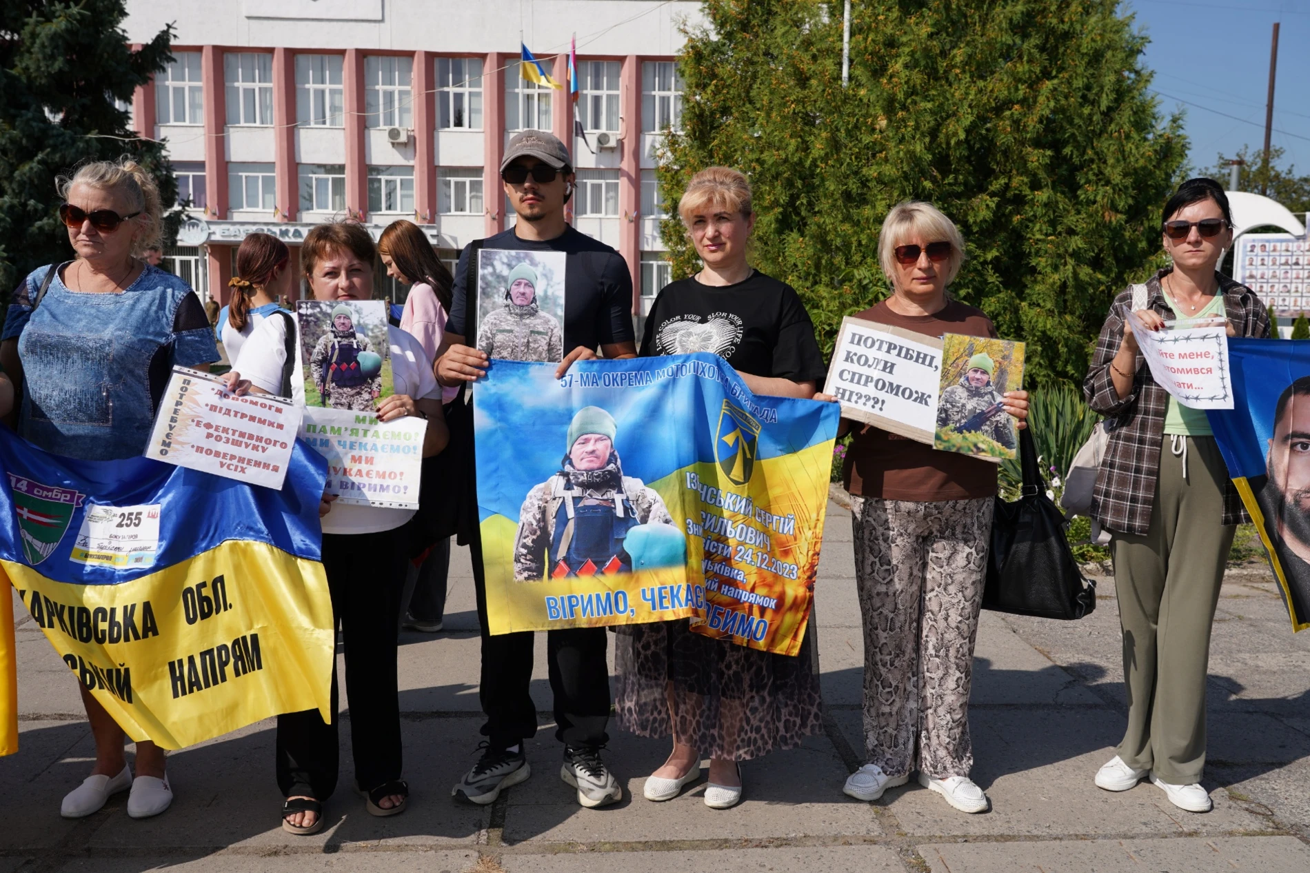 «Ми не припинимо чекати»: у Барі підтримали родини зниклих безвісти та полонених захисників