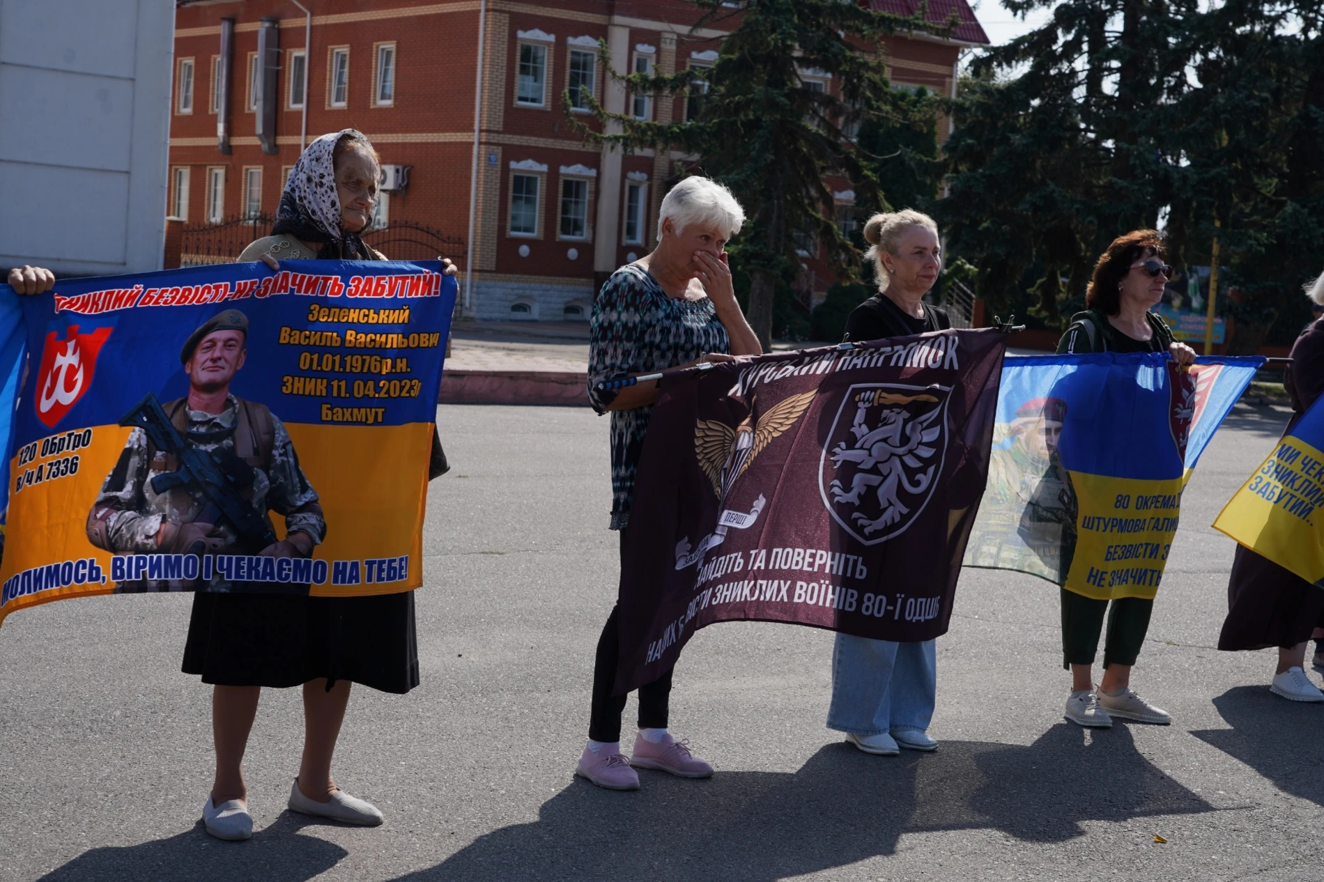 «Ми не припинимо чекати»: у Барі підтримали родини зниклих безвісти та полонених захисників
