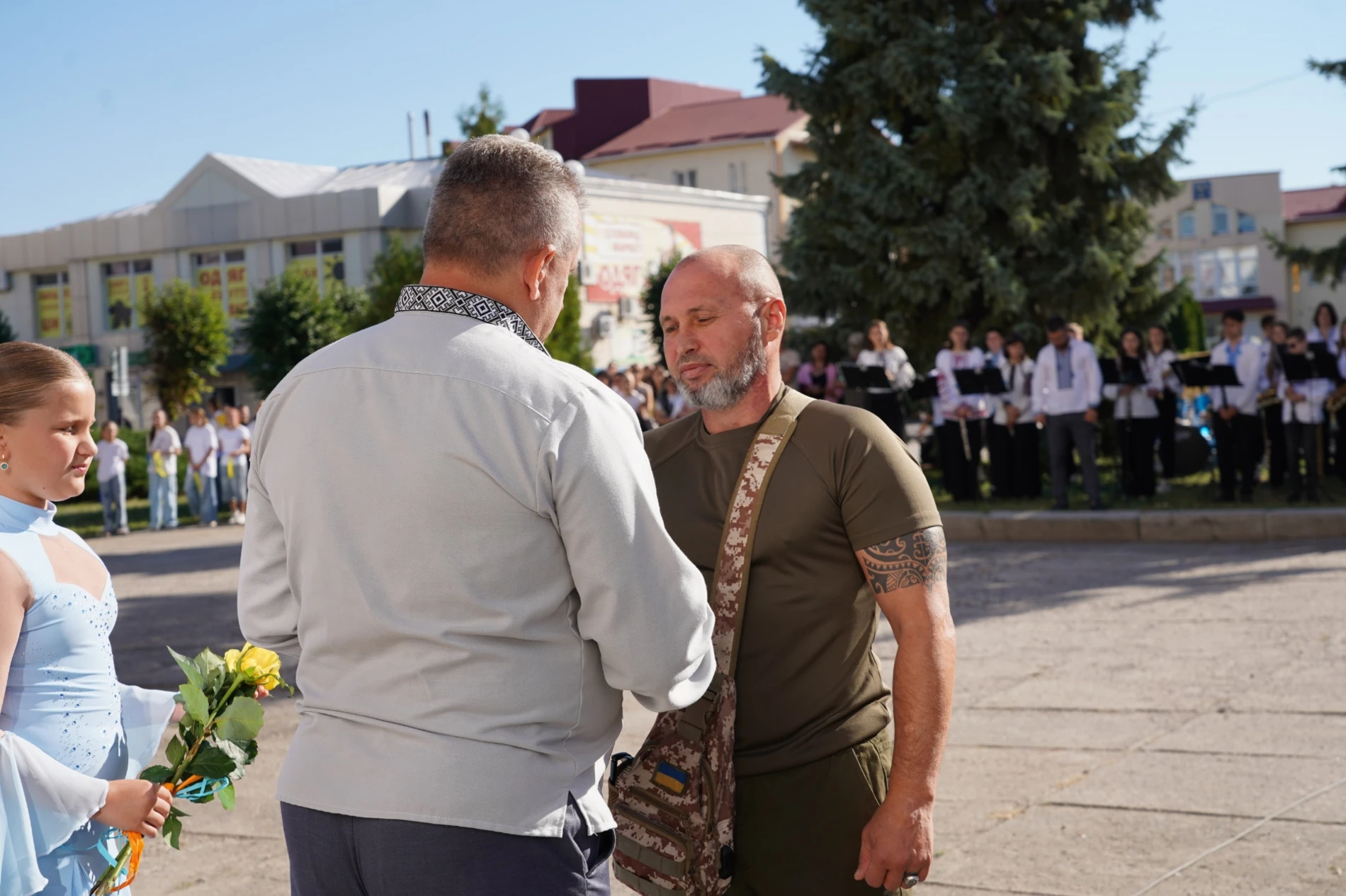 У День Державного Прапора у м. Бар підняли синьо-жовтий стяг та нагородили захисників