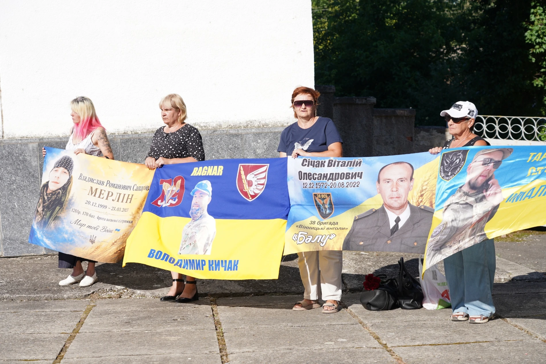 У День Державного Прапора у м. Бар підняли синьо-жовтий стяг та нагородили захисників