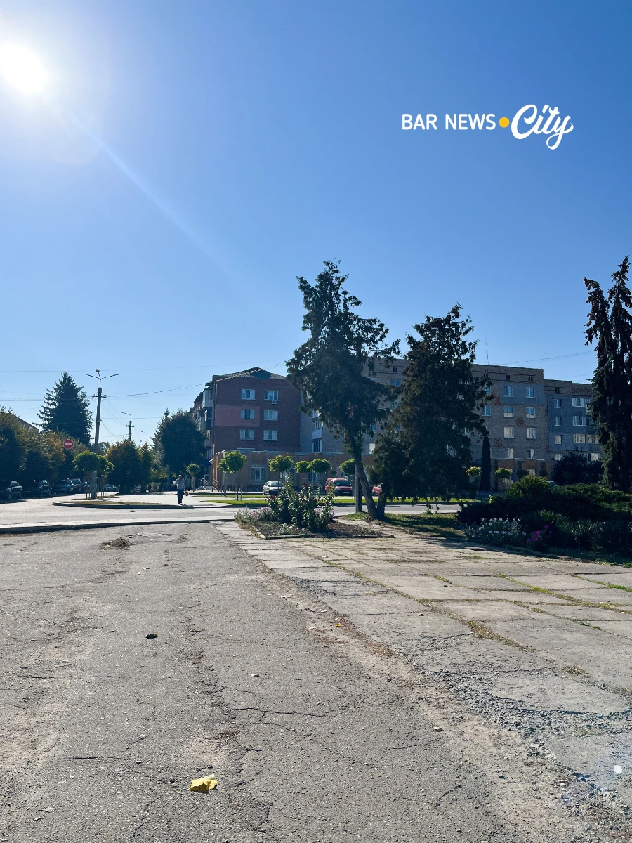 Жовтневий Бар: як виглядає місто у розпал осені. Фоторепортаж