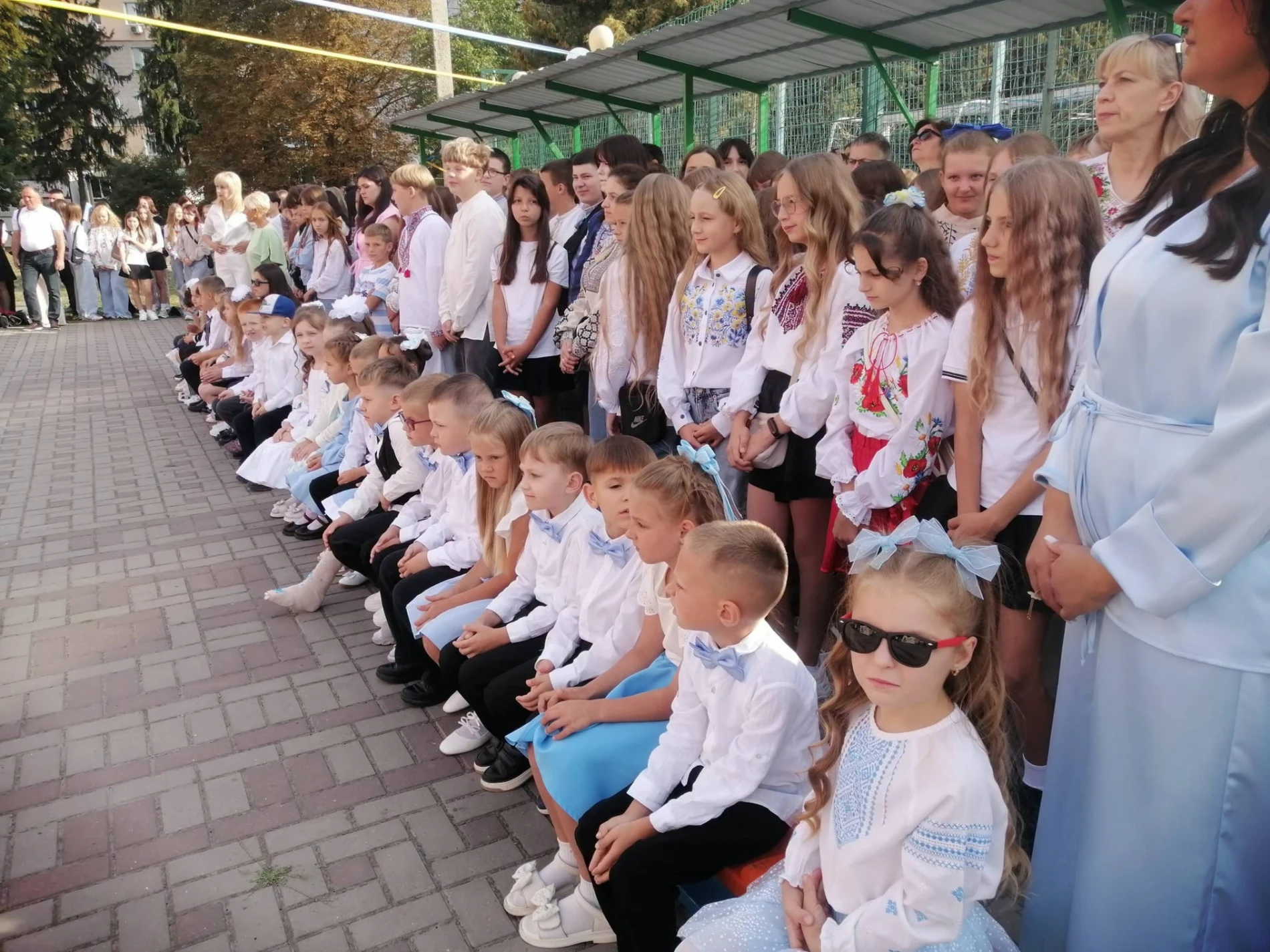 Перший дзвоник у школах Бара: святкові лінійки, безкоштовні обіди та освітні зміни