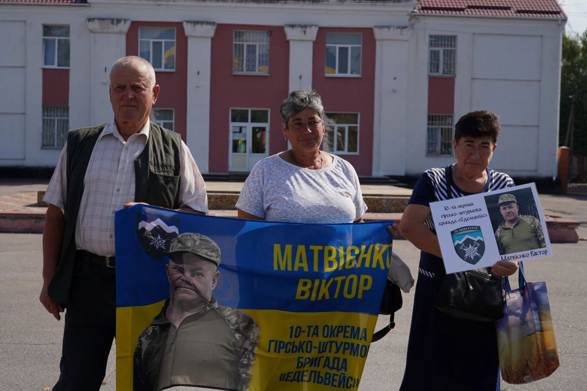 «Ми не припинимо чекати»: у Барі підтримали родини зниклих безвісти та полонених захисників