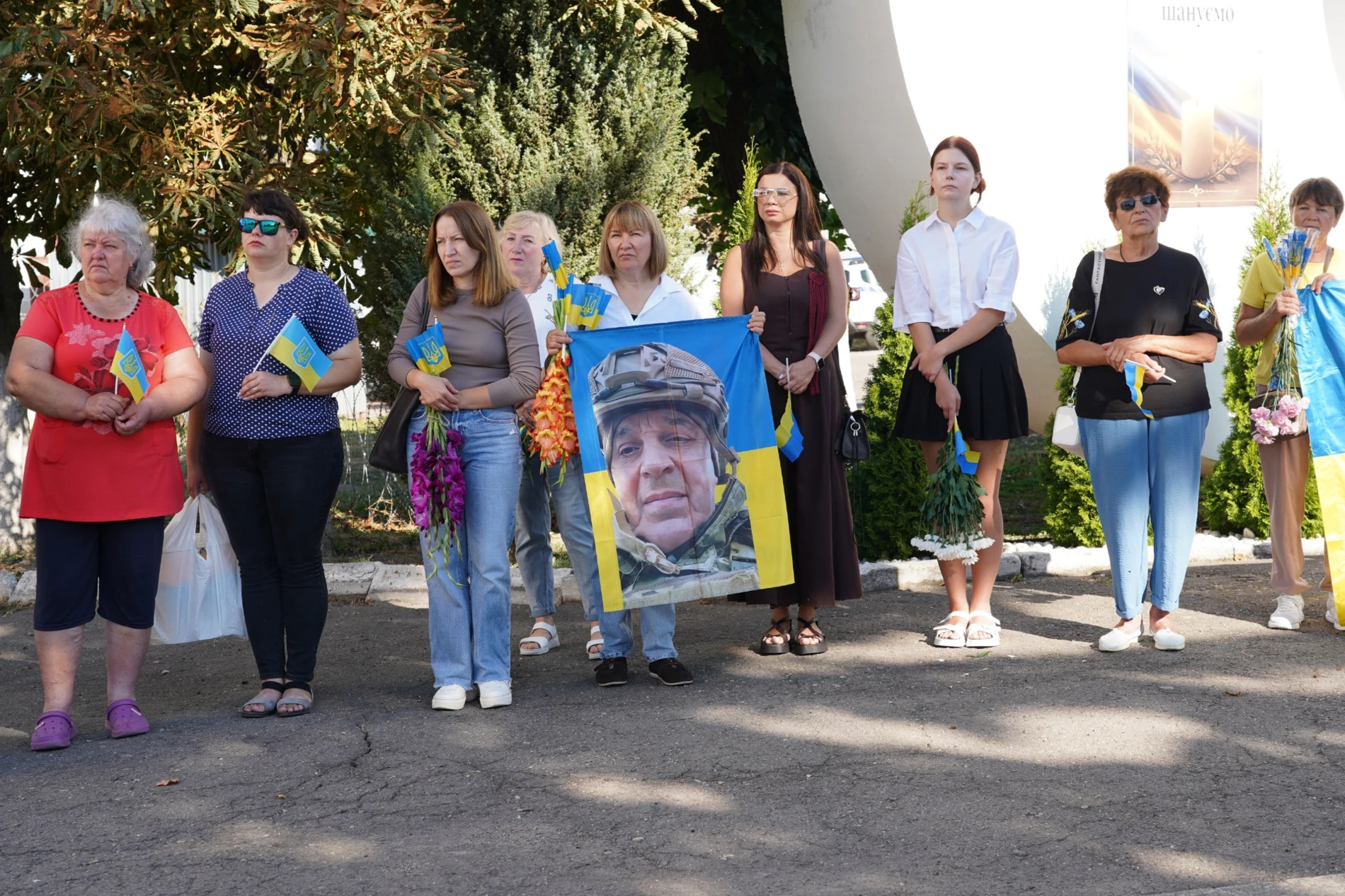 У День Державного Прапора у м. Бар підняли синьо-жовтий стяг та нагородили захисників
