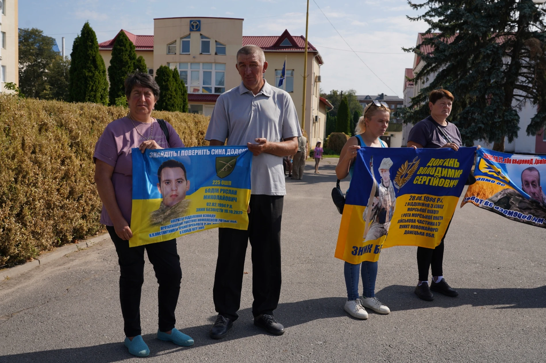 «Ми не припинимо чекати»: у Барі підтримали родини зниклих безвісти та полонених захисників