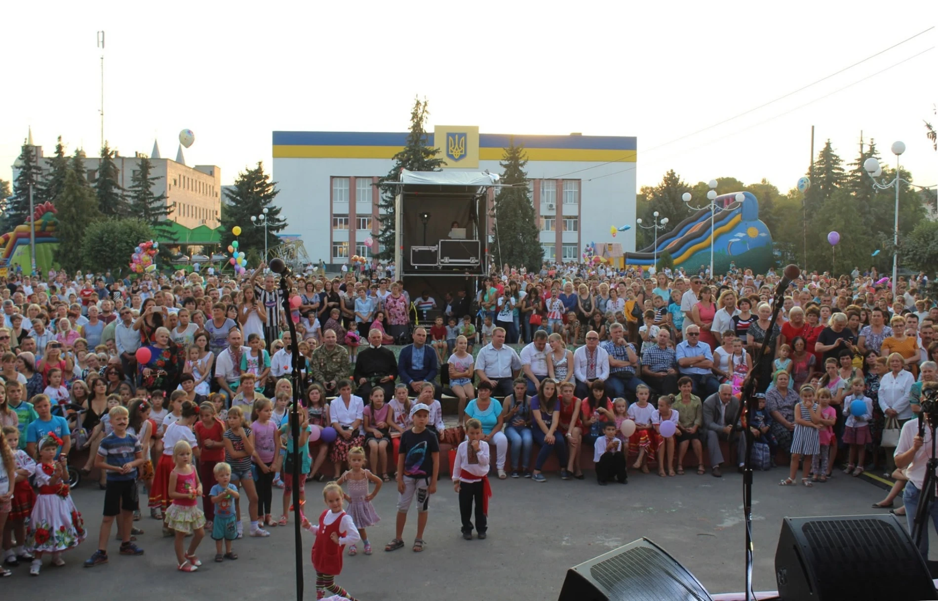 Вистави, гастролі, війна і нові прем'єри: якими були перші 10 років Барського МХАТу