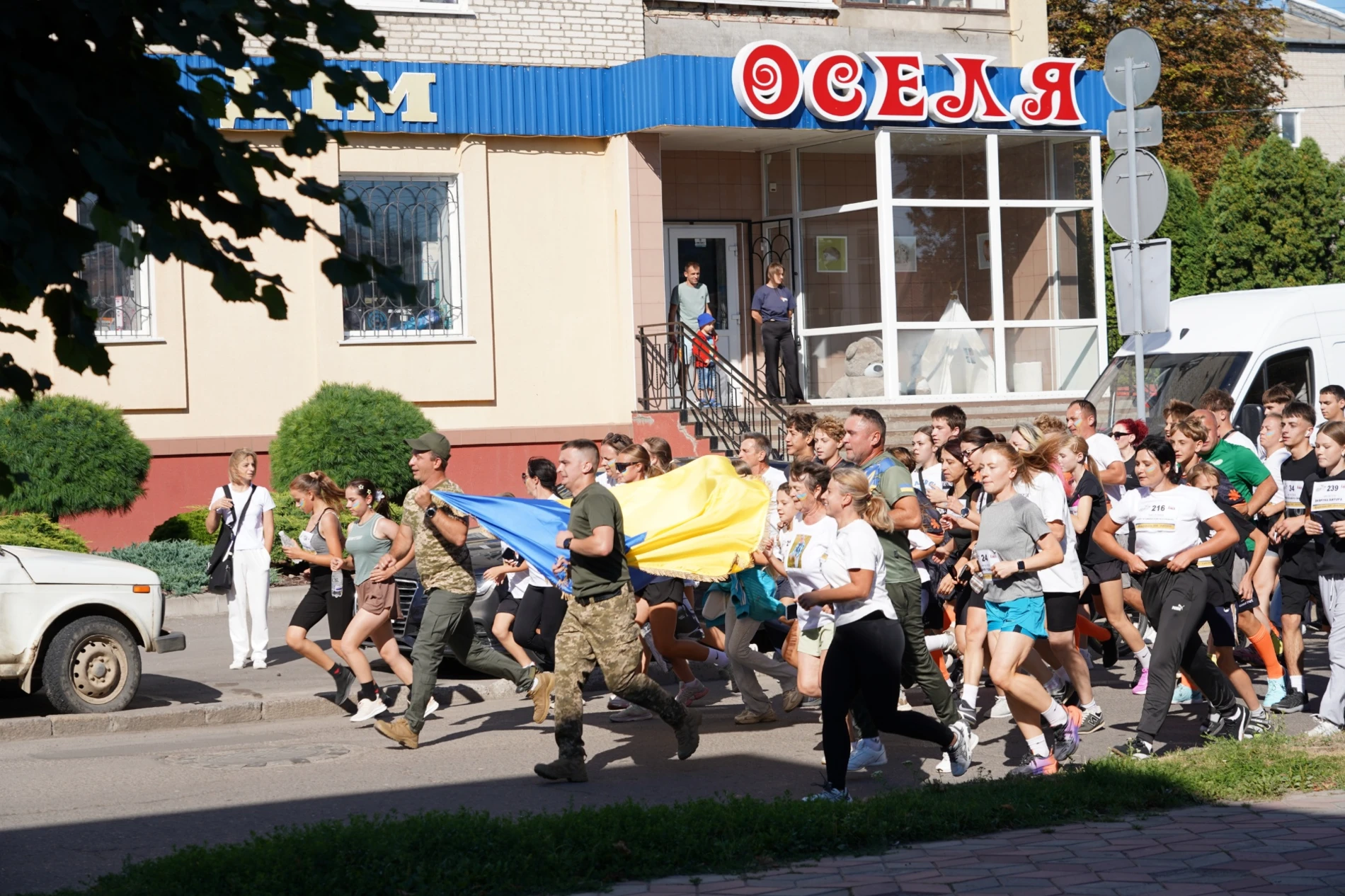 Понад 400 учасників бігли за Героїв: у м. Бар вдруге провели пам’ятний забіг