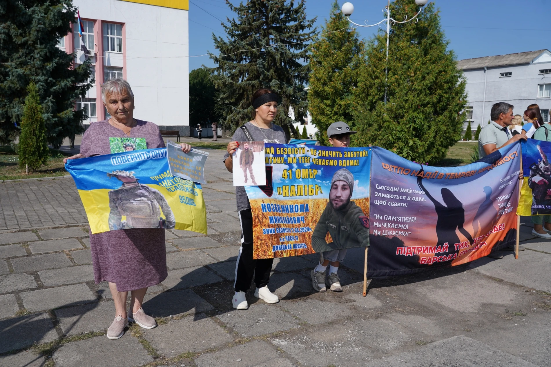 «Ми не припинимо чекати»: у Барі підтримали родини зниклих безвісти та полонених захисників