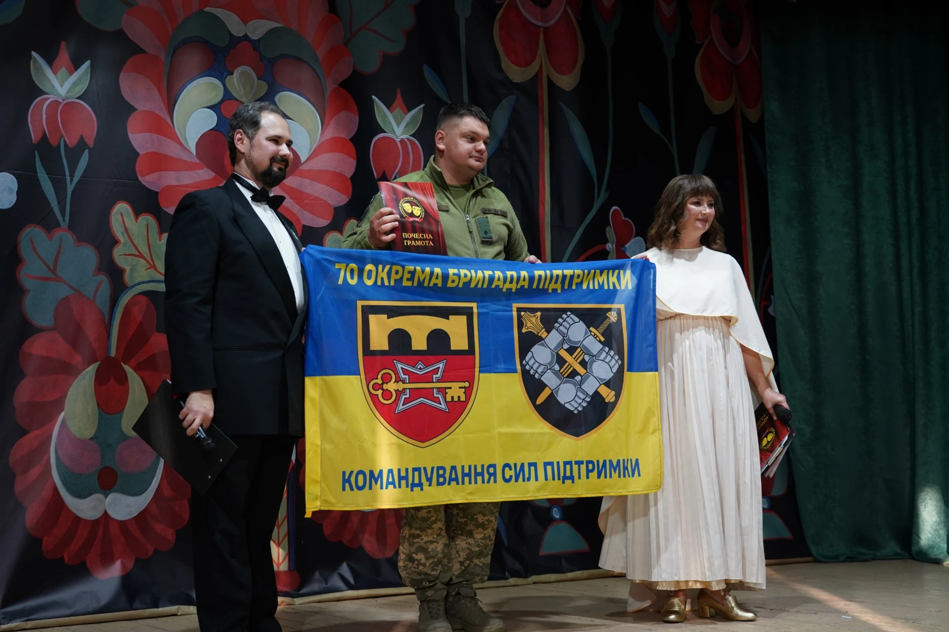 Вистави, гастролі, війна і нові прем'єри: якими були перші 10 років Барського МХАТу