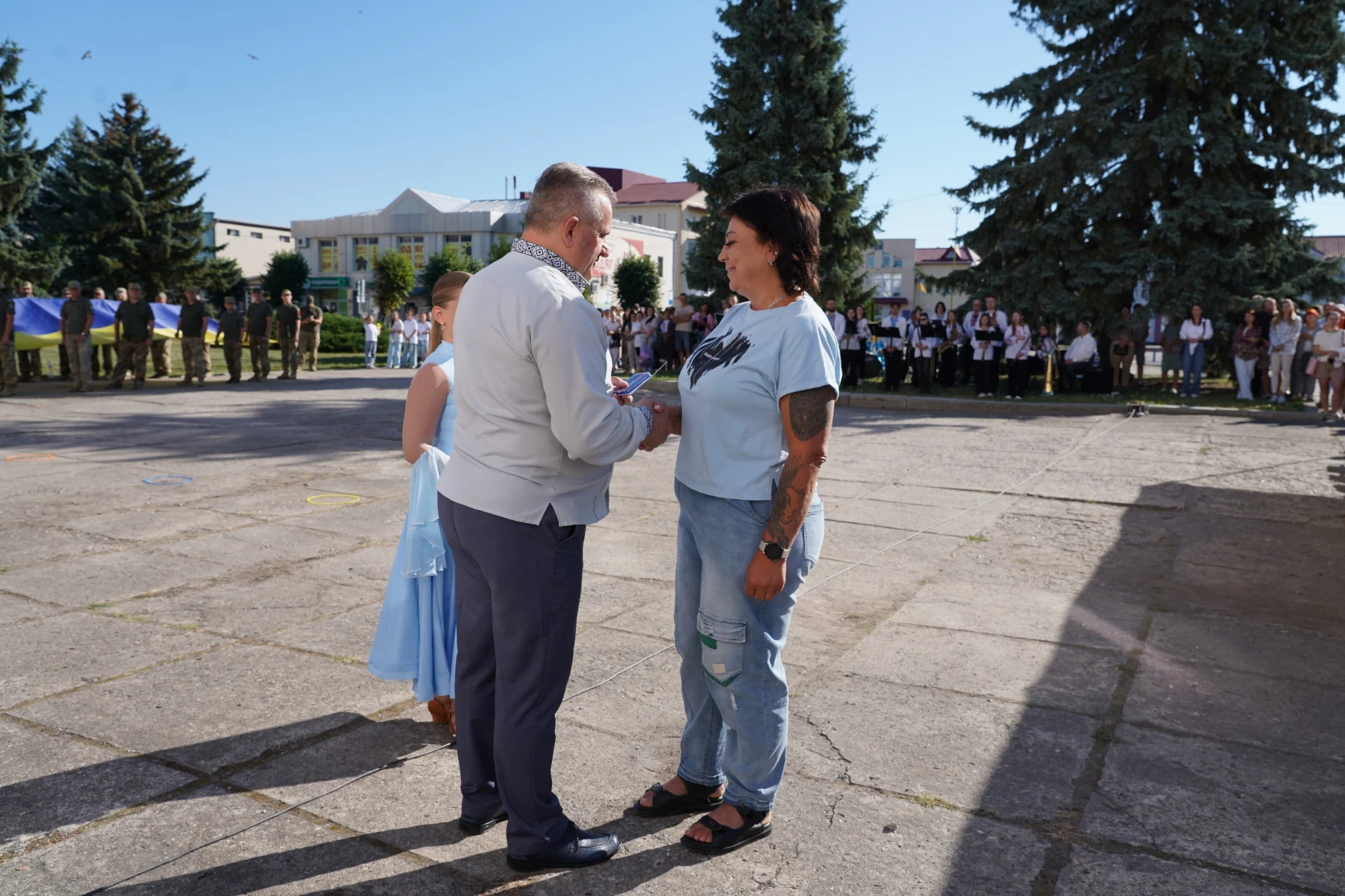У День Державного Прапора у м. Бар підняли синьо-жовтий стяг та нагородили захисників