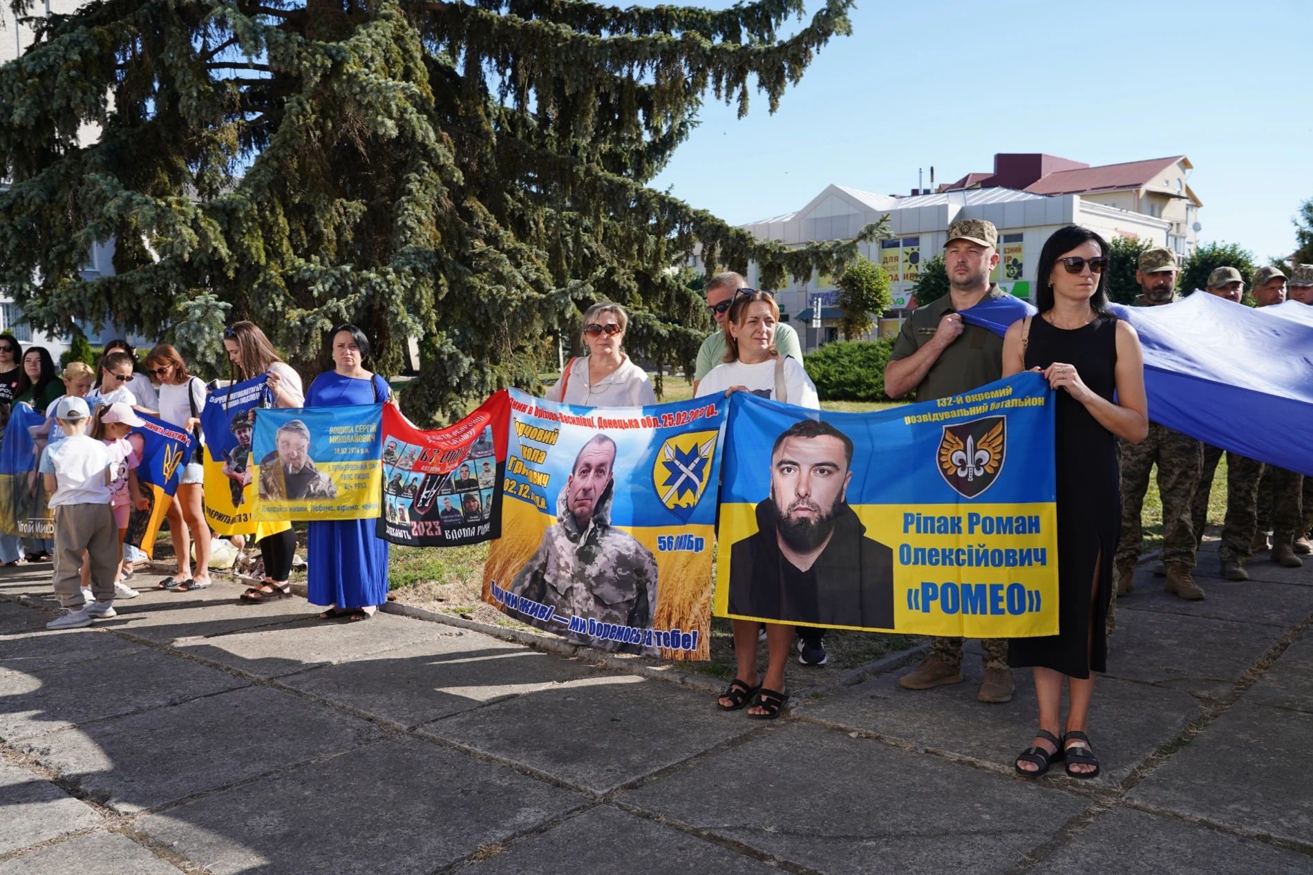 У День Державного Прапора у м. Бар підняли синьо-жовтий стяг та нагородили захисників