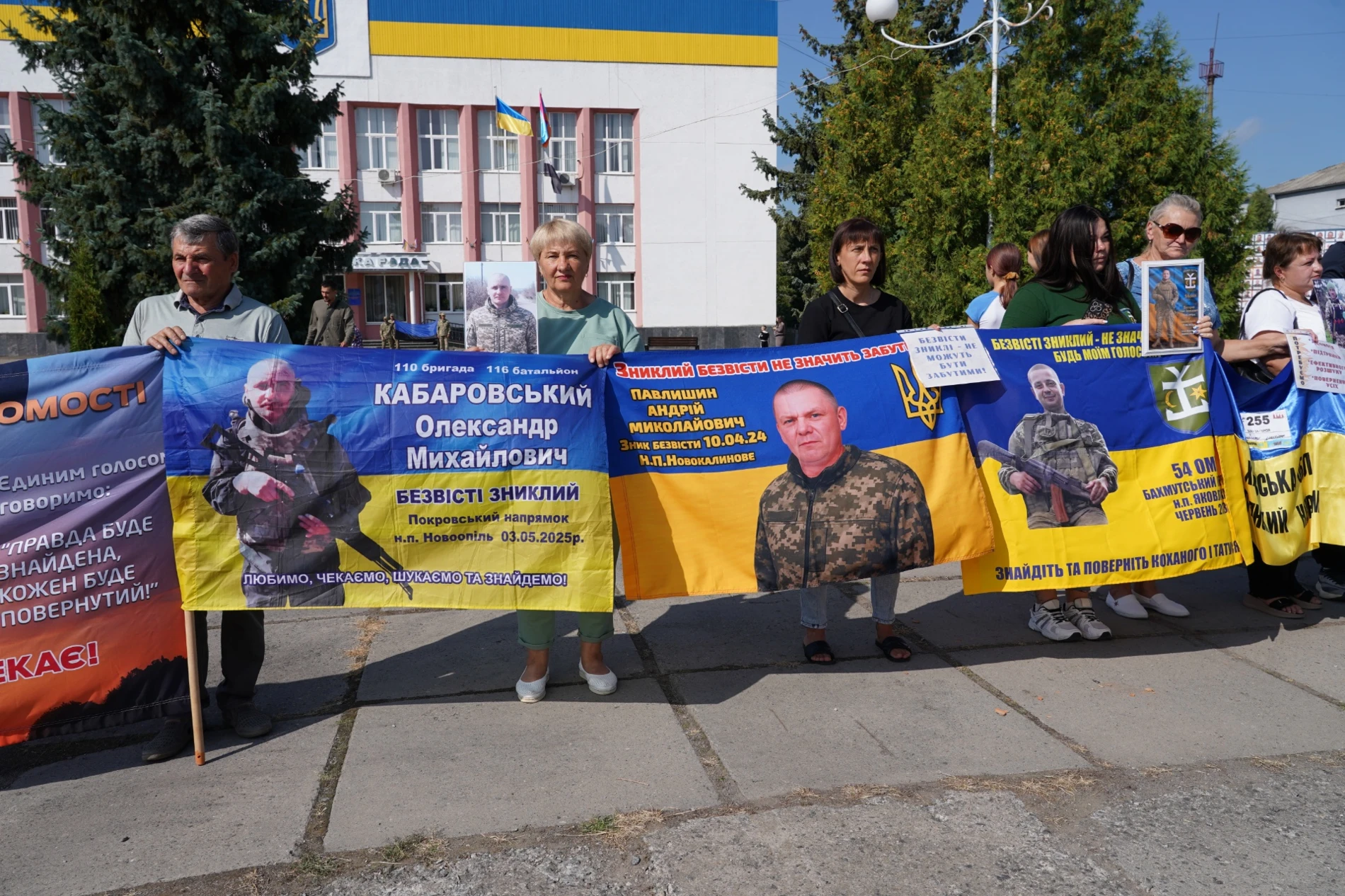 «Ми не припинимо чекати»: у Барі підтримали родини зниклих безвісти та полонених захисників