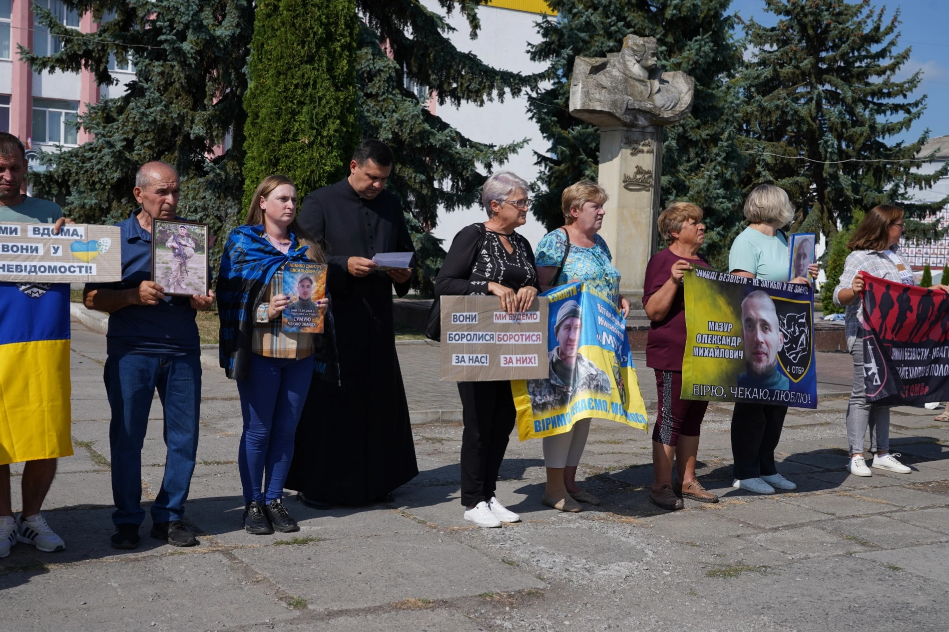 «Ми не припинимо чекати»: у Барі підтримали родини зниклих безвісти та полонених захисників
