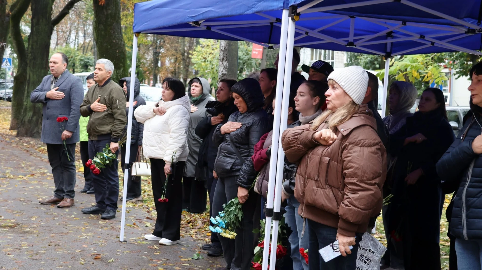 У Барському ліцеї №3 відкрили меморіальну дошку загиблому захиснику Анатолію Цицюрському