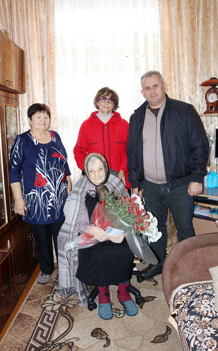 Ціле століття життя: у Барській громаді 100-річний ювілей відзначає Домнікія Завальницька