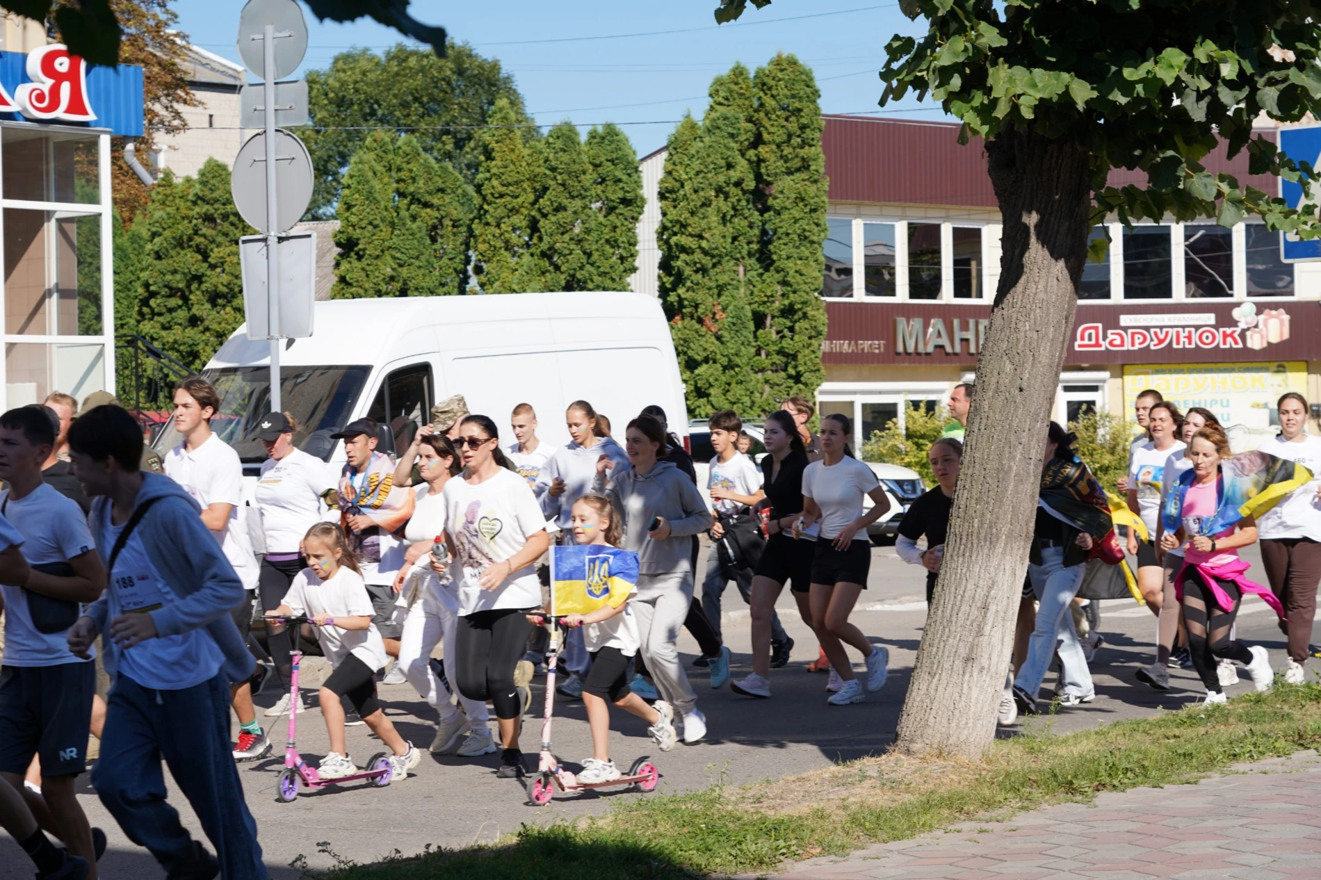 Понад 400 учасників бігли за Героїв: у м. Бар вдруге провели пам’ятний забіг