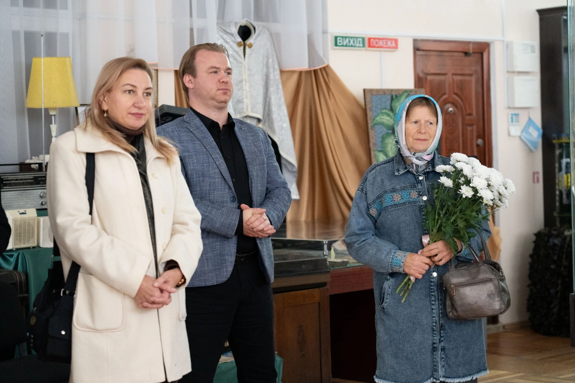 Від яскравих абстракцій до реалістичних пейзажів: у м. Бар відкрили виставку Надії Іванисько