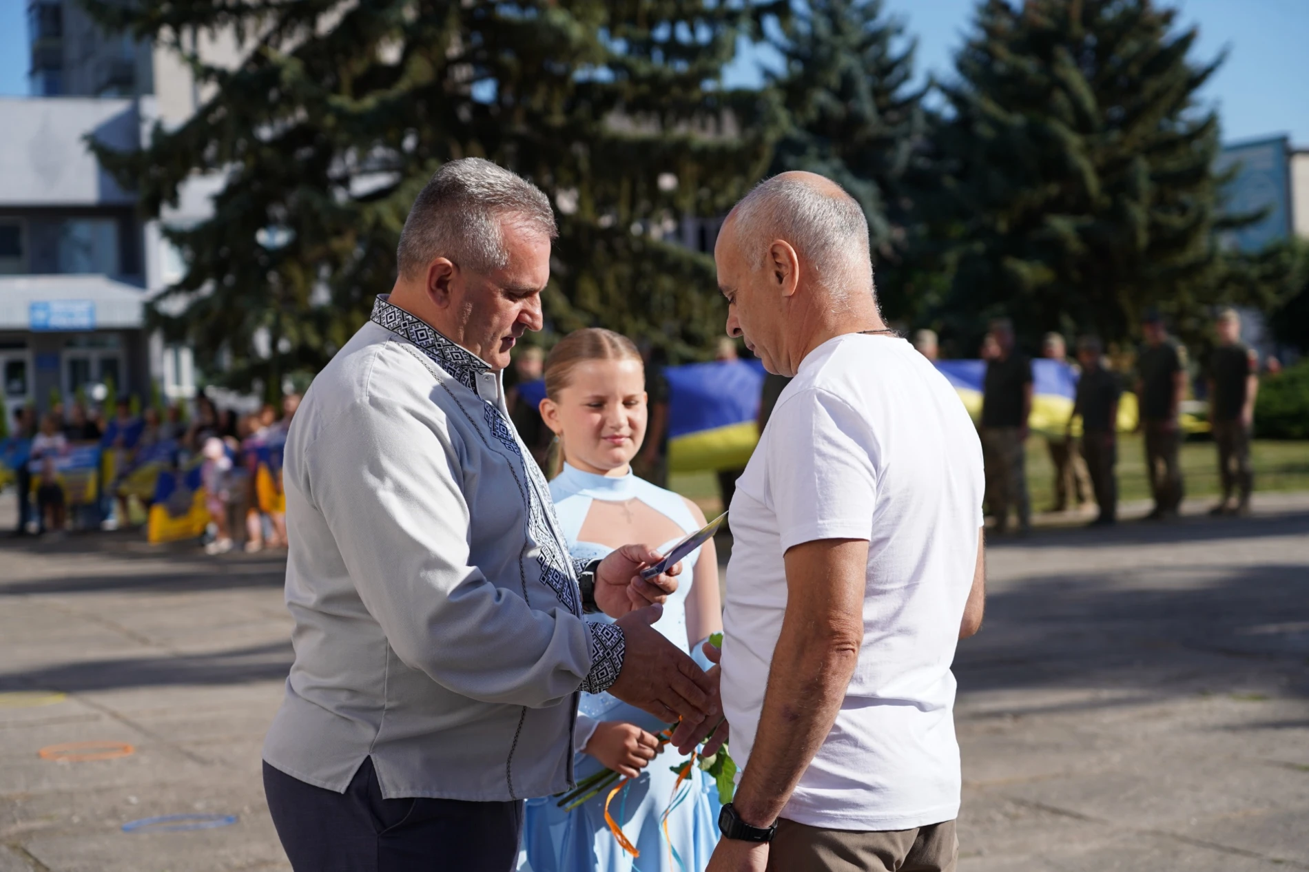 У День Державного Прапора у м. Бар підняли синьо-жовтий стяг та нагородили захисників