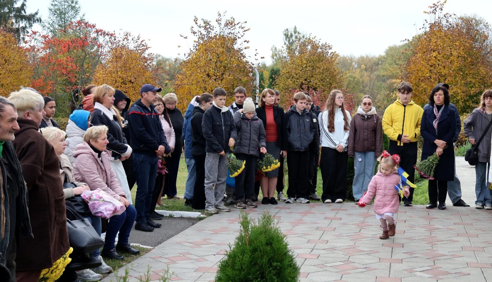 У Барській громаді відкрили меморіальну дошку 26-річному Захиснику Андрію Богданюку
