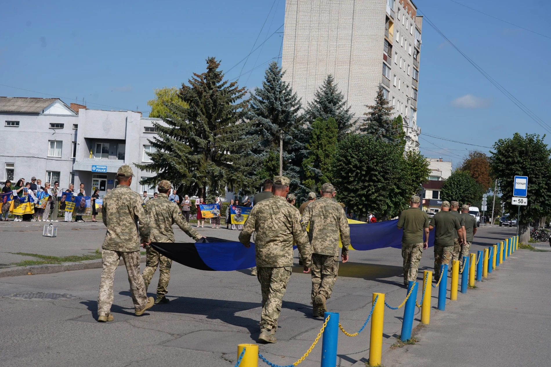 «Ми не припинимо чекати»: у Барі підтримали родини зниклих безвісти та полонених захисників