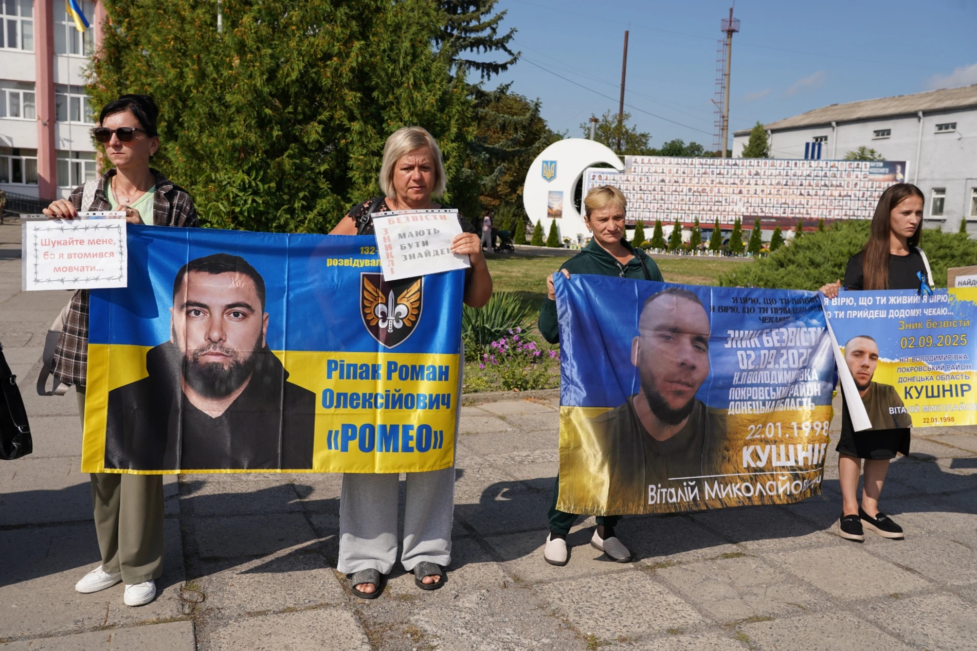 «Ми не припинимо чекати»: у Барі підтримали родини зниклих безвісти та полонених захисників