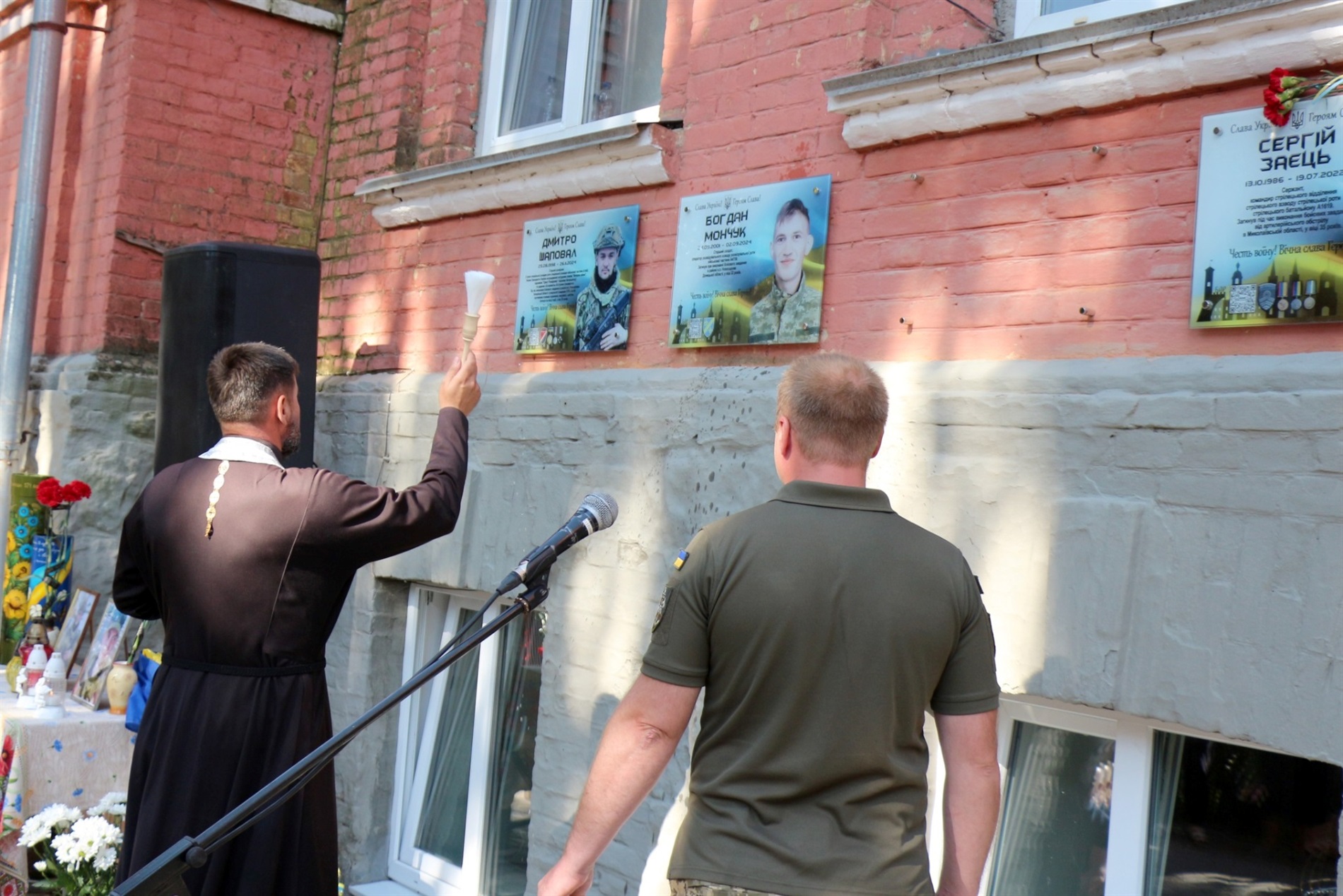 В Барі відбулося відкриття Меморіальних дошок Богдану Мончуку та Дмитру Шаповалу