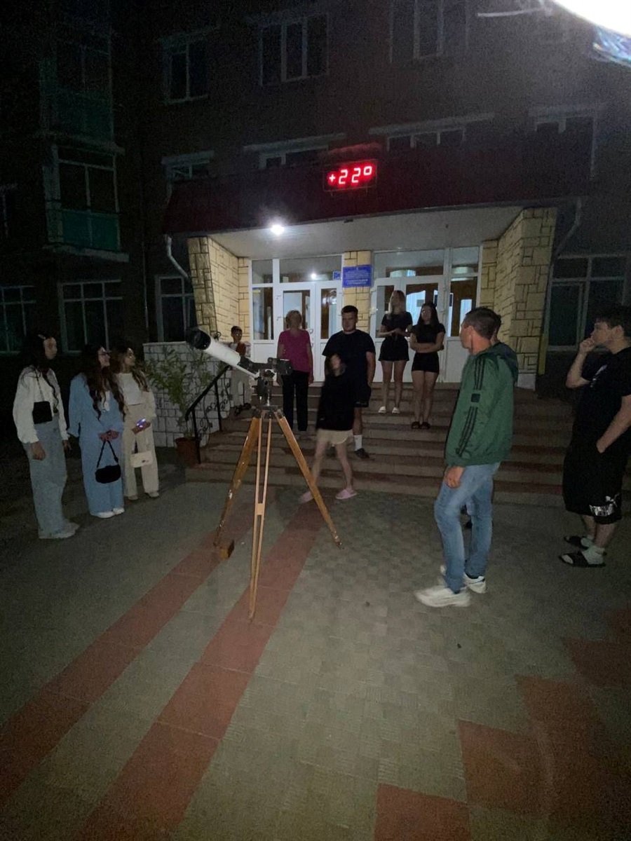Барчани 7 серпня спостерігали повне місячне затемнення: фото та спостереження через телескоп