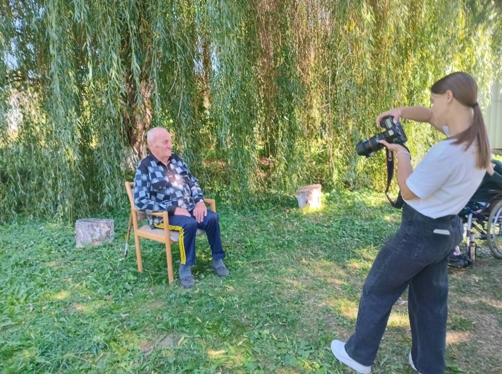 у центрі «Милосердя» провели б’юті-фотосесію для жінок елегантного віку