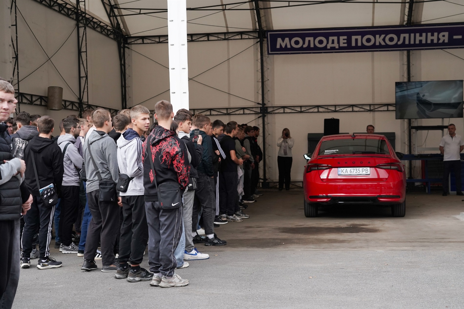 У Барському коледжі транспорту та будівництва презентували нові авто світових брендів