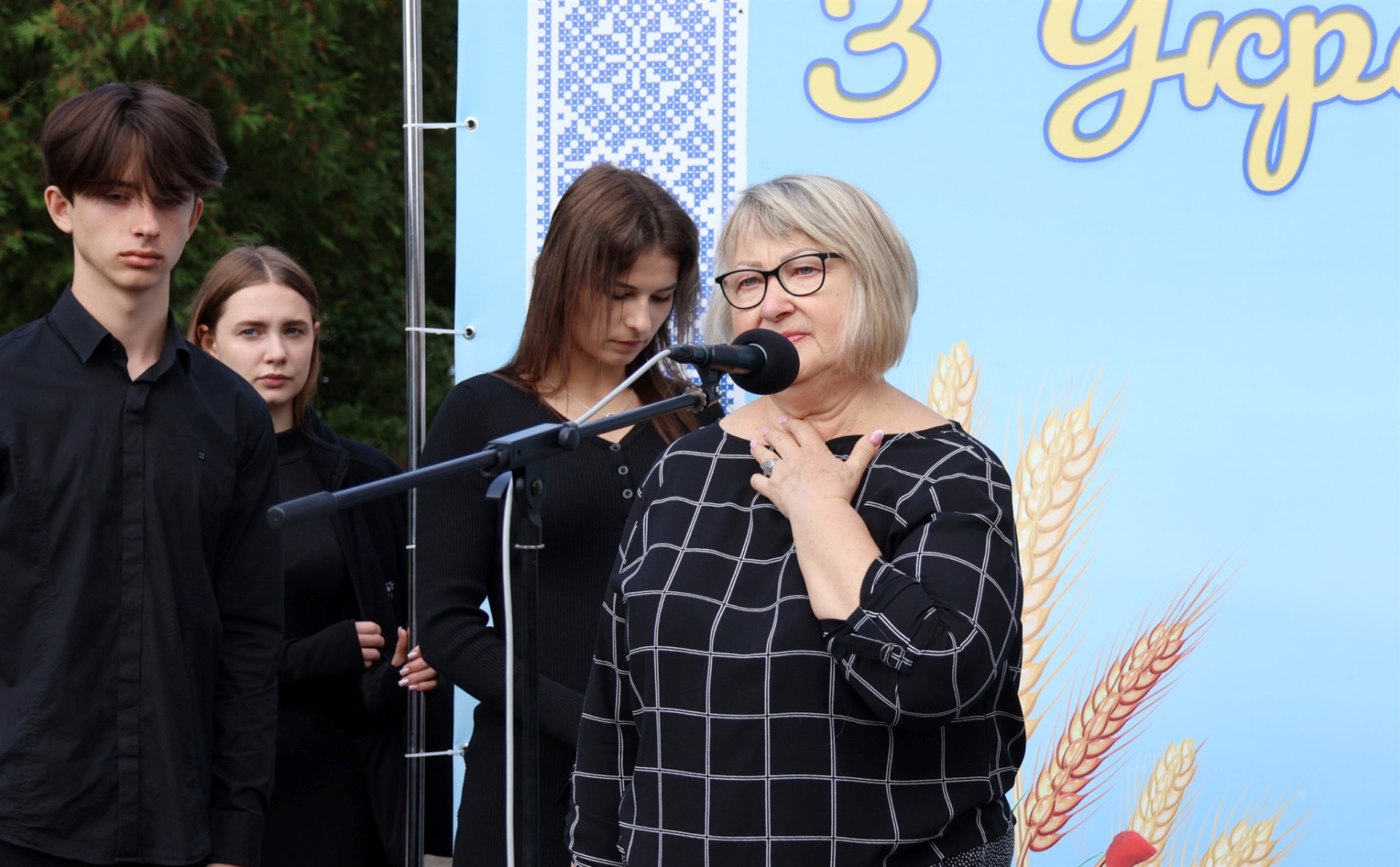 В Барі на території ліцею №2 відкрили меморіальну дошку Тадеушу Матвієнку