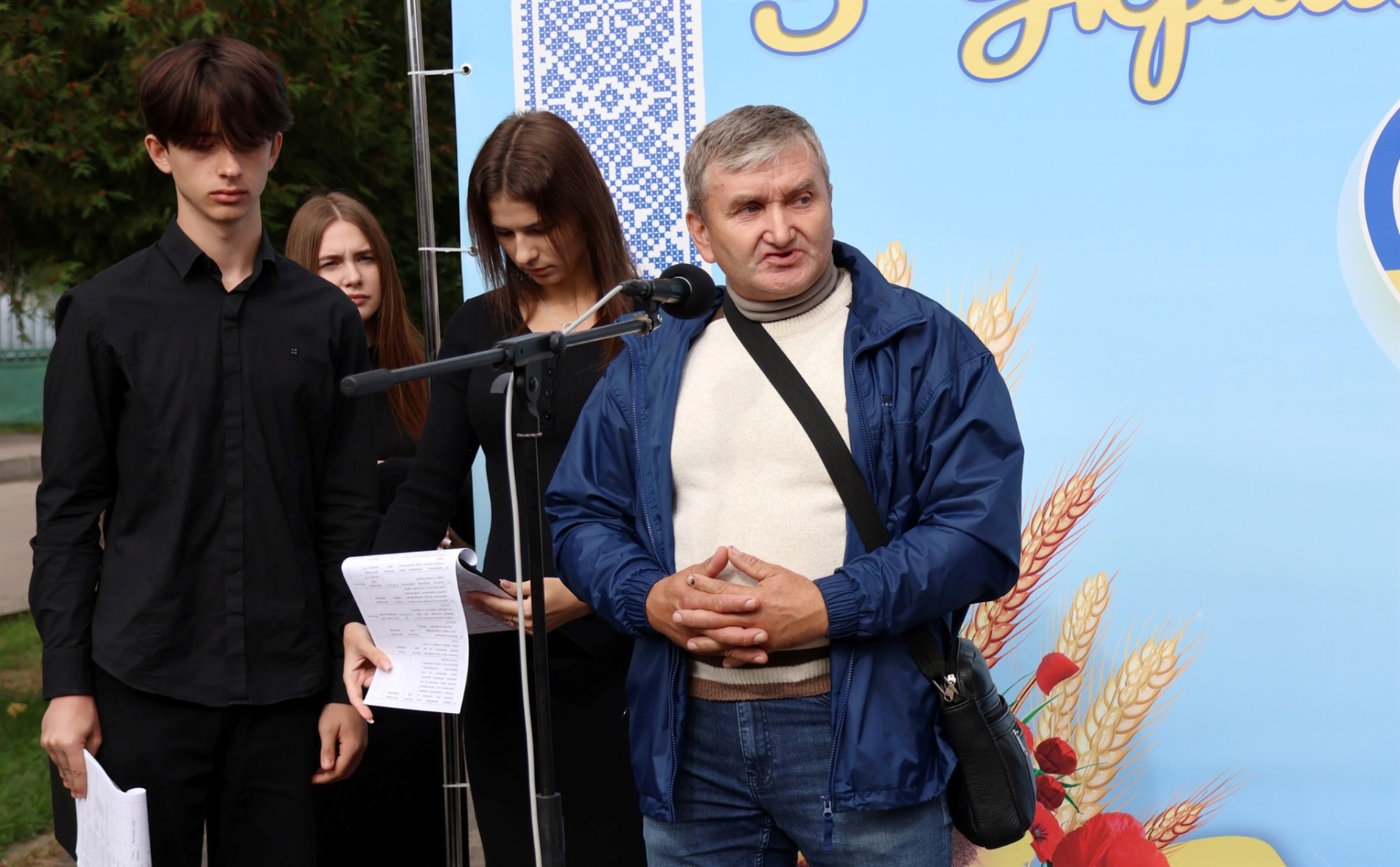В Барі на території ліцею №2 відкрили меморіальну дошку Тадеушу Матвієнку