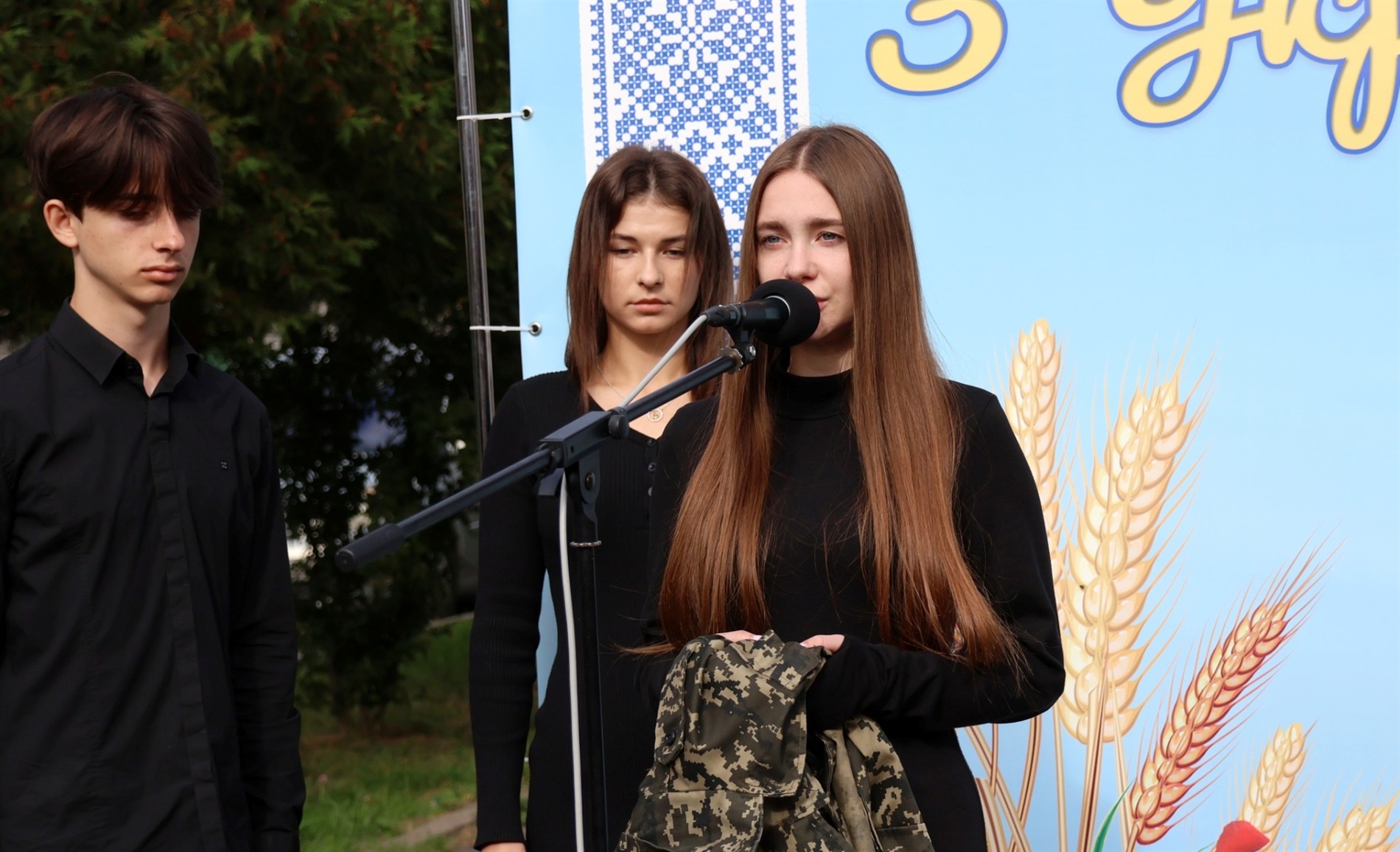 В Барі на території ліцею №2 відкрили меморіальну дошку Тадеушу Матвієнку