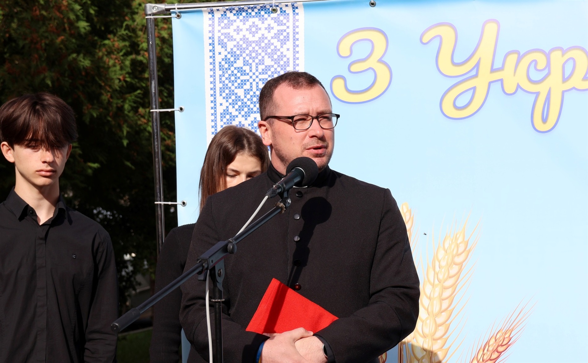В Барі на території ліцею №2 відкрили меморіальну дошку Тадеушу Матвієнку