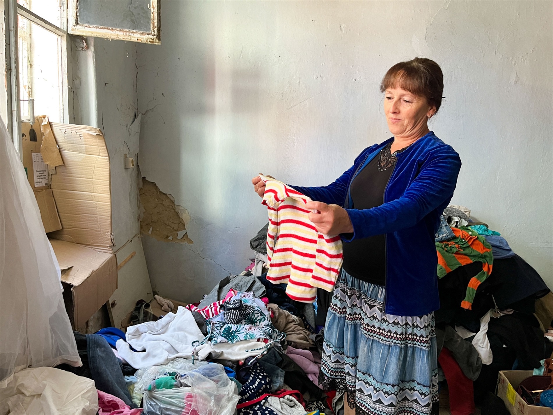 Скарбничка добра у Барі та Банк одягу в Золотоноші: як громади допомагають і дають речам друге життя