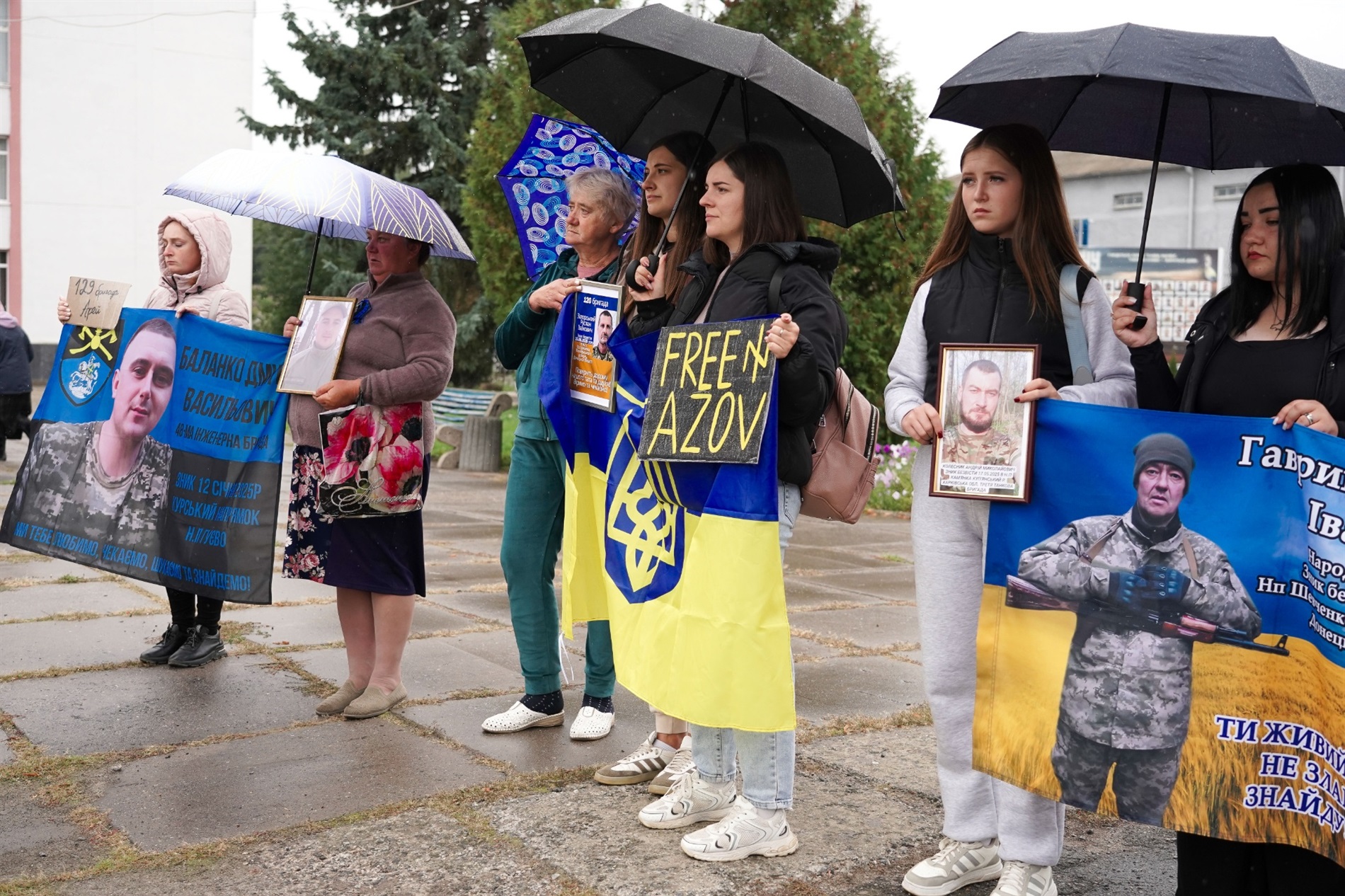У Барі відбулася щомісячна акція на підтримку безвісти зниклих і полонених захисників