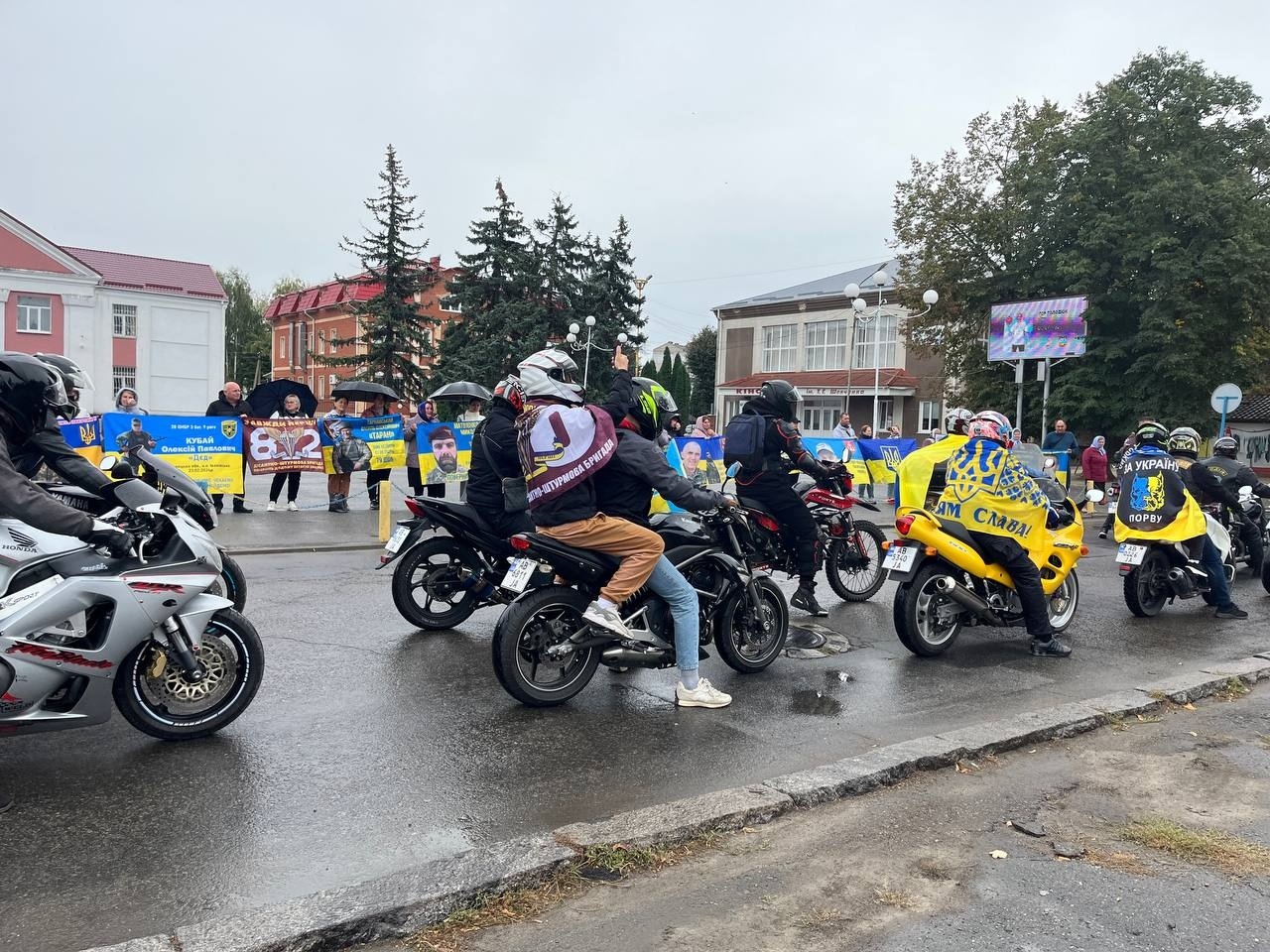 У Барі відбулася щомісячна акція на підтримку безвісти зниклих і полонених захисників