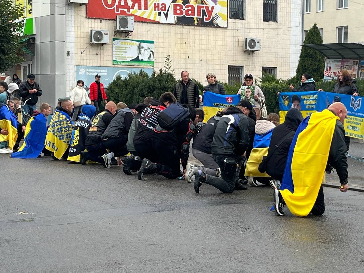 У Барі відбулася щомісячна акція на підтримку безвісти зниклих і полонених захисників