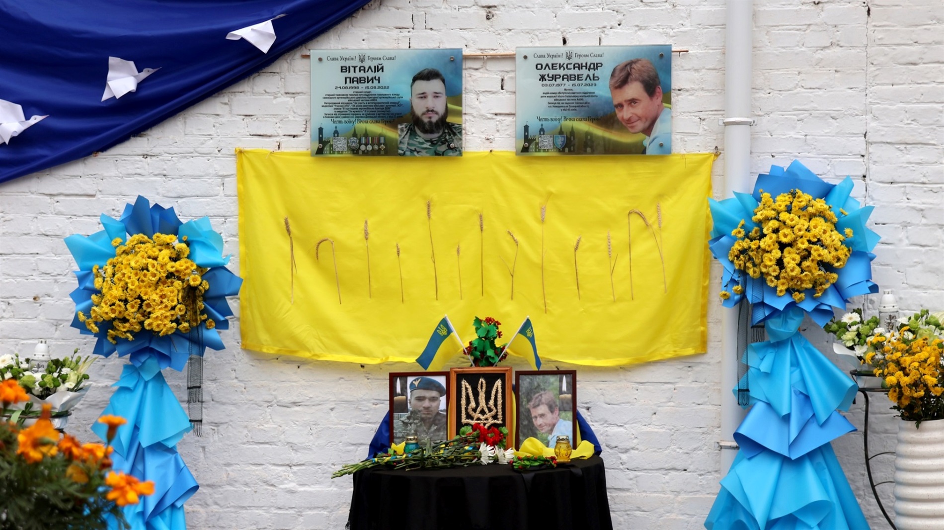 У Мигалівцях відбулося урочисте відкриття меморіальних дошок Віталію Павичу та Олександру Журавлю