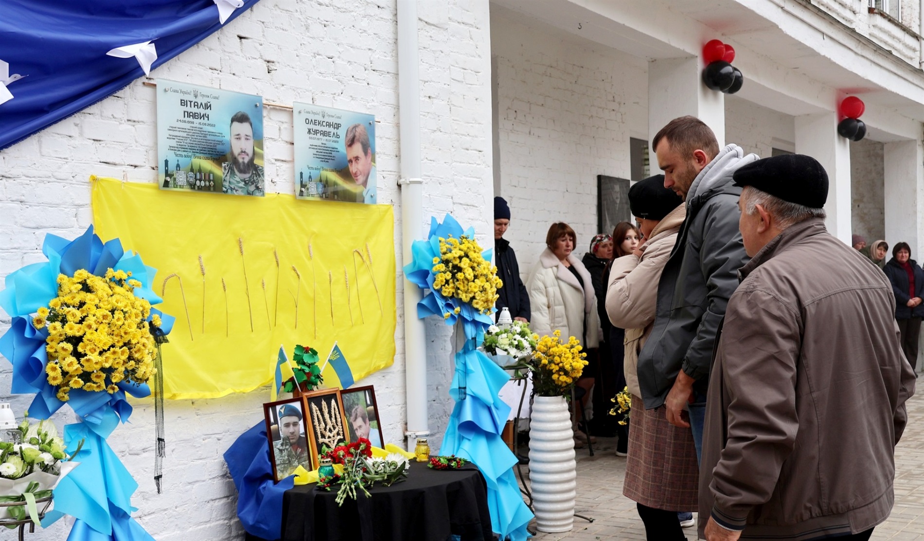 У Мигалівцях відбулося урочисте відкриття меморіальних дошок Віталію Павичу та Олександру Журавлю