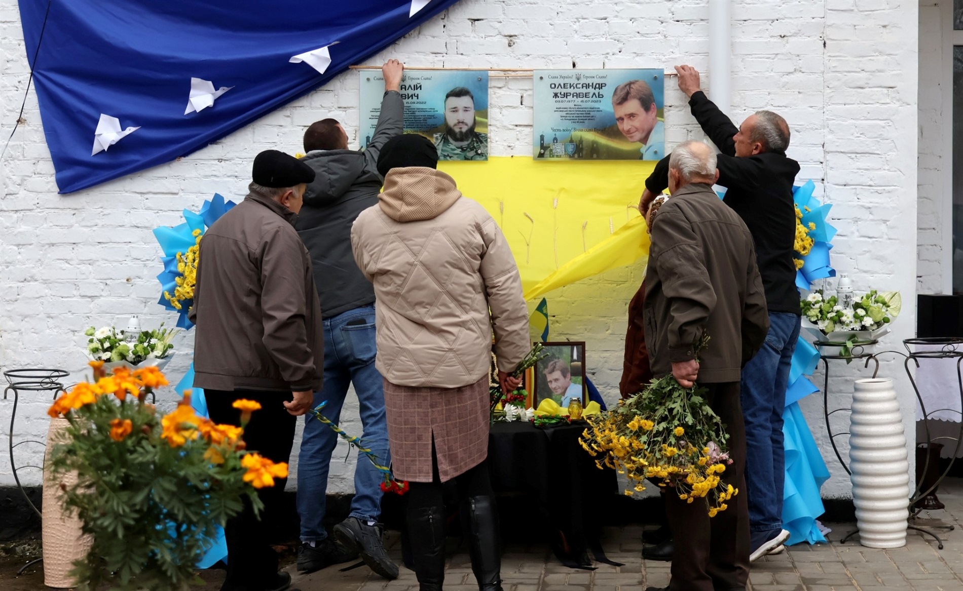 У Мигалівцях відбулося урочисте відкриття меморіальних дошок Віталію Павичу та Олександру Журавлю