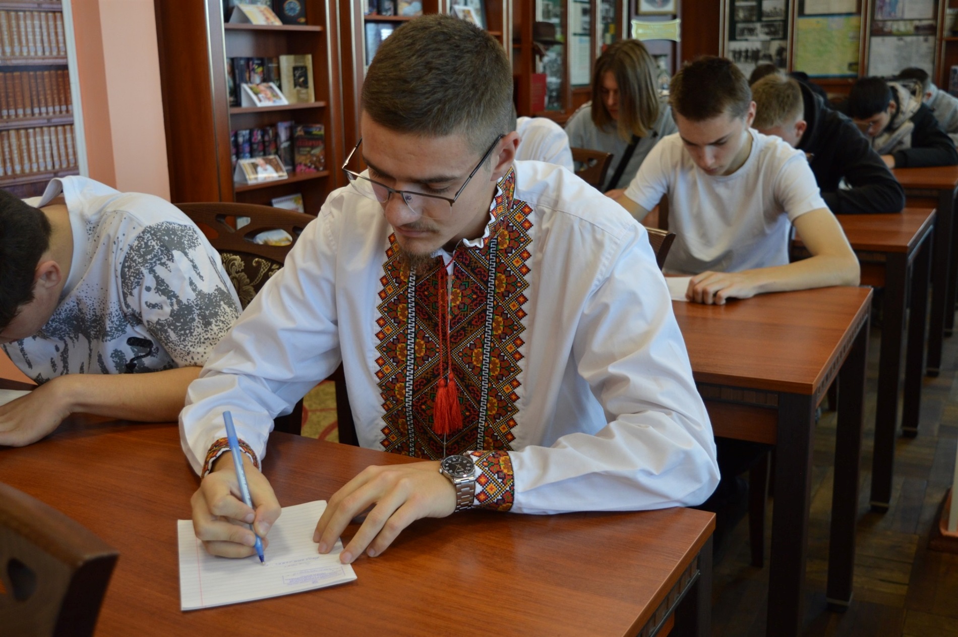 Барчани написали радіодиктант національної єдності. Де ще раз прослухати і куди здавати роботи