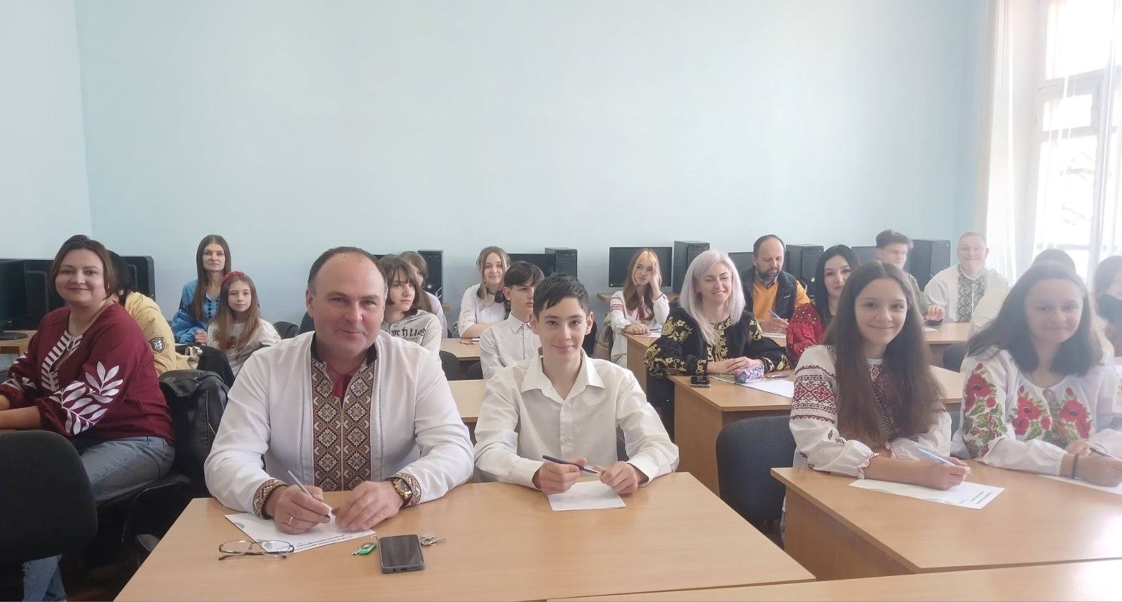 Барчани написали радіодиктант національної єдності. Де ще раз прослухати і куди здавати роботи