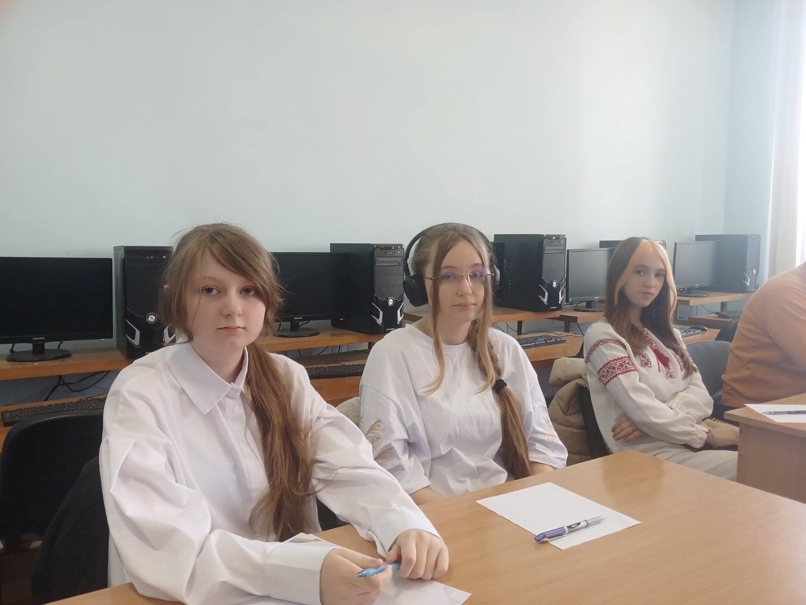 Барчани написали радіодиктант національної єдності. Де ще раз прослухати і куди здавати роботи