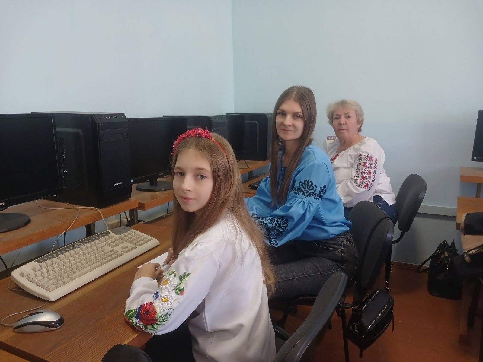 Барчани написали радіодиктант національної єдності. Де ще раз прослухати і куди здавати роботи