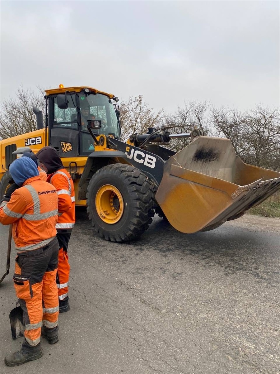 Ремонтують дорогу від Луки-Барської до повороту на Жмеринку
