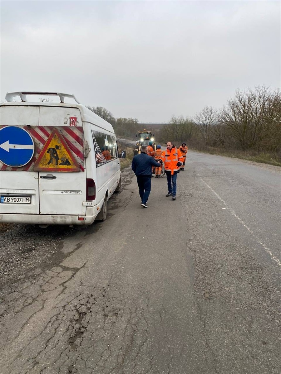 Ремонтують дорогу від Луки-Барської до повороту на Жмеринку