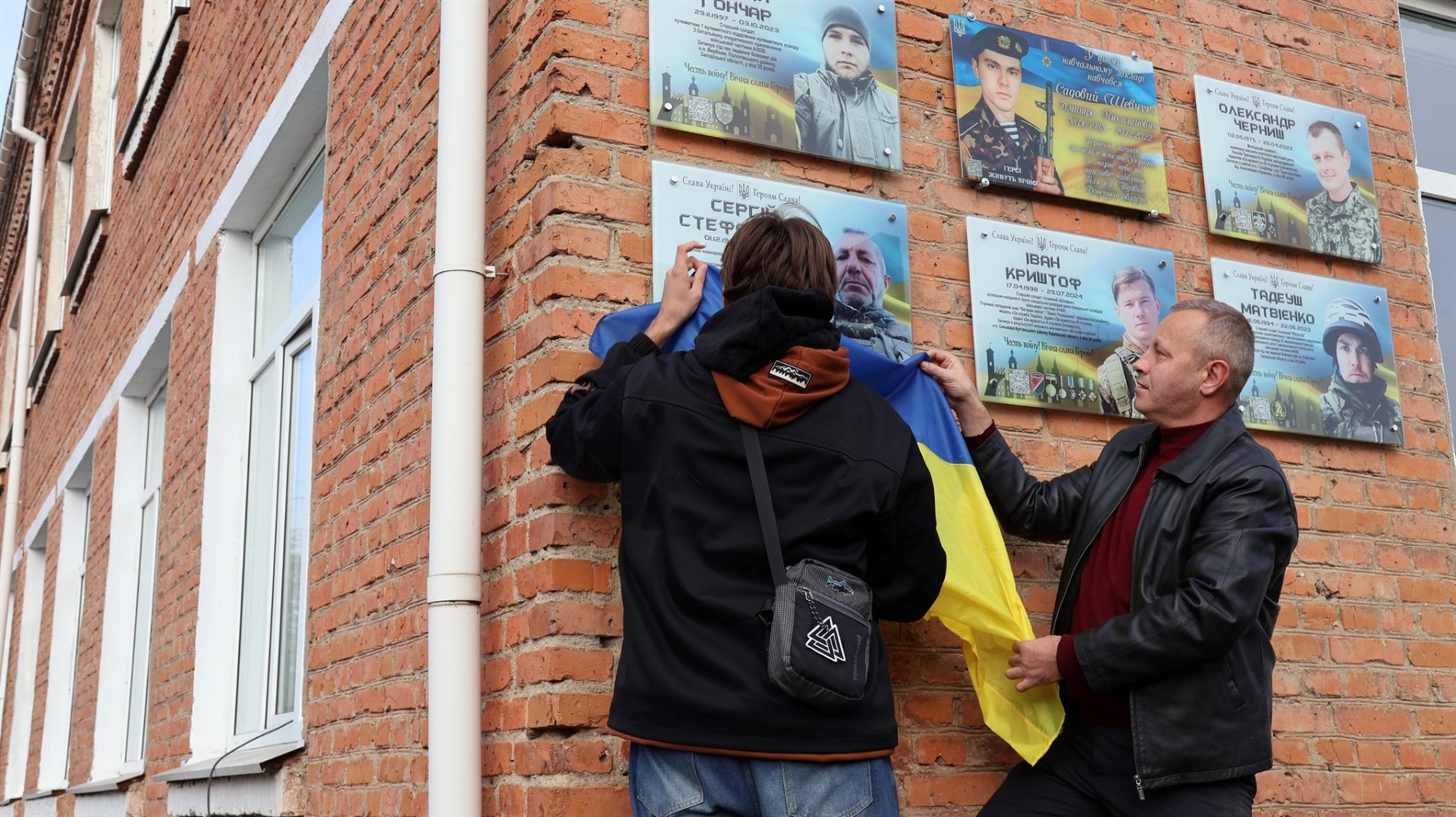 На території Барського ліцею №2 відбулося урочисте відкриття Меморіальної дошки Сергію Стефановичу