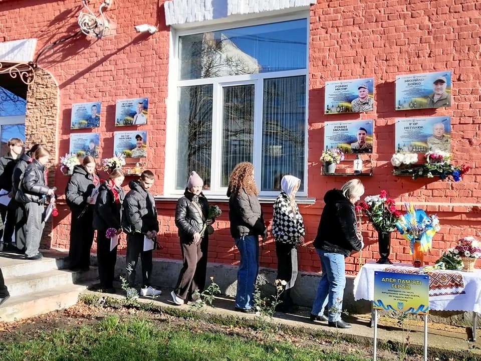 У Барському ліцеї №3 відкрили меморіальну дошку Герою Ігорю Наталюку